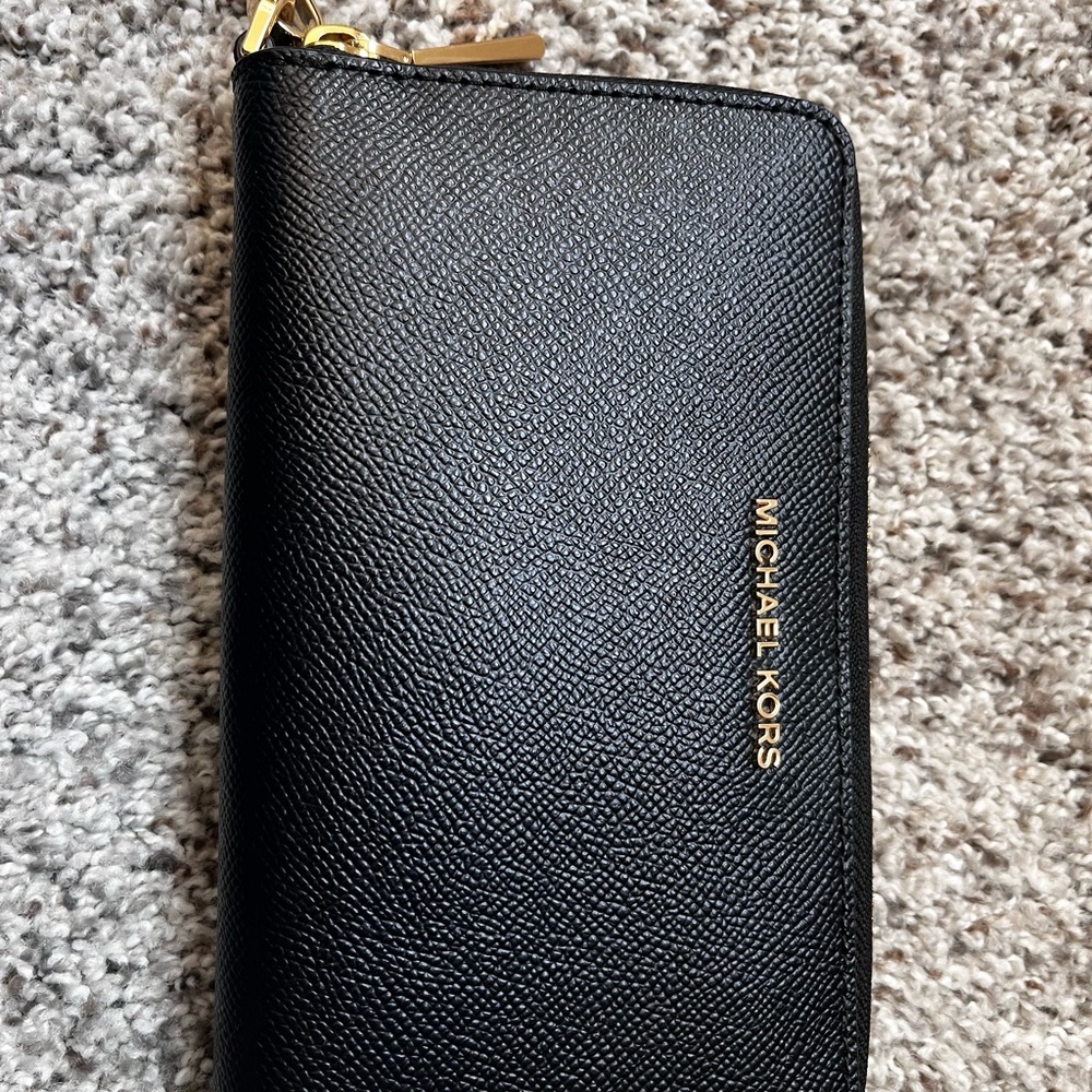 Michael Kors Saffiano Leather Jet Set Phone Wristlet